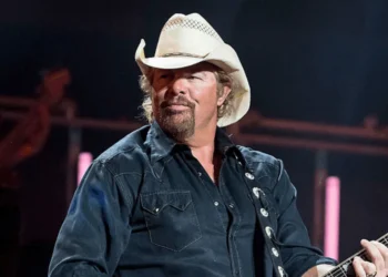 Toby Keith’s Team Issues Urgent Warning To Fans Regarding Scammers Using His Name