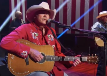 Alan Jackson Delivers Heartfelt Version Of “America The Beautiful” For 4th Of July Special