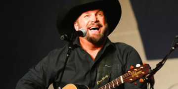 Garth Brooks Announces New Arena Tour, Reveals 1st Stop On The Trek