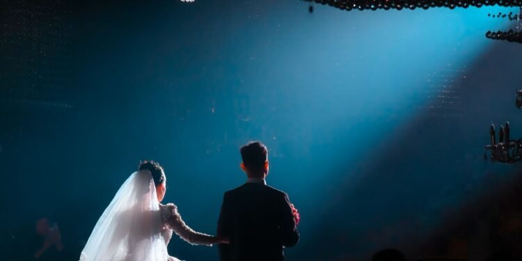 10 Romantic Wedding Lighting Ideas To Transform Your Reception