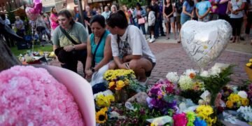 Fans Gather At Dolly Parton’s Statue To Pay Tribute After Her Death