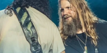 Chris Stapleton Brings Out Guns N’ Roses For Surprise Performance Of “Patience”