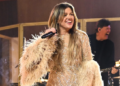 Kelly Clarkson Suffers Wardrobe Mishap On Stage, And Her Response Is Priceless