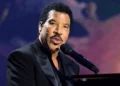 Lionel Richie Reportedly Hospitalized After Saturday Night Performance
