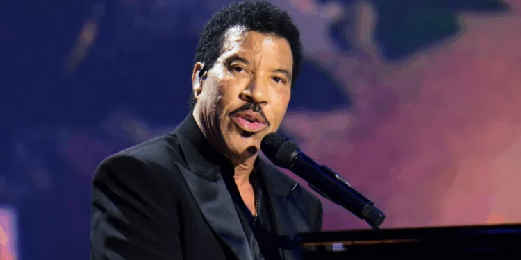 Lionel Richie Reportedly Hospitalized After Saturday Night Performance