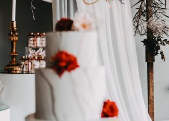 10 Elegant Wedding Cake Ideas That Will Steal The Show