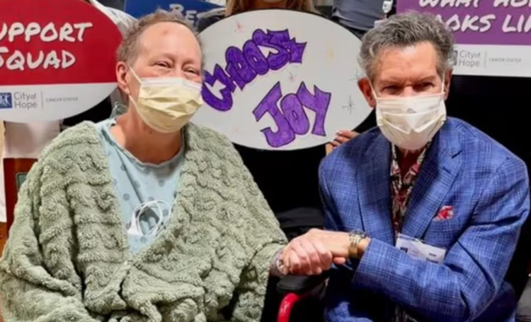 Cancer Patient’s Dream Comes True As Randy Travis Surprises Her In Hospital