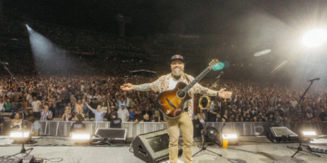 Zac Brown Band Surprises 37,000 Fans With Free Cruise Vacations At Fenway Park