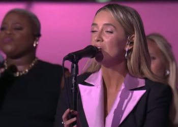 Lainey Wilson Honors 9/11 Victims With Powerful “Amazing Grace” Performance