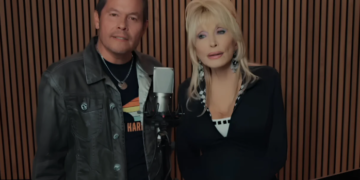 Dolly Parton Wins Posthumous Dove Award for Her Final Co-Written Song