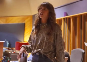 Ella Langley Celebrates One Year of “Choosin’ Texas” With Rare Footage
