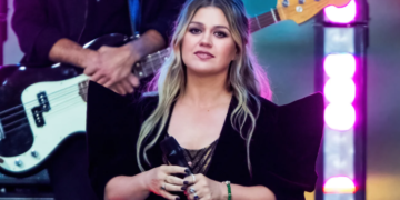 Kelly Clarkson Security Footage Released After Heated Dispute With Brooklyn Store